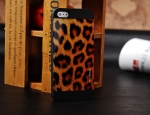 Motomo Hard Case Leopard Black for iPhone 5